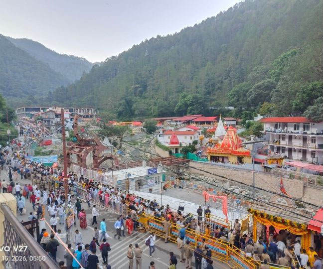 कैंची धाम में स्थापना दिवस पर बाबा के दरबार में उमड़ा भक्तों का सैलाब
