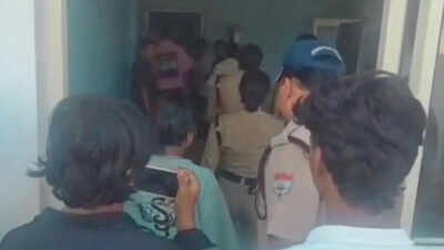 देवभूमि शिवनगरीय ऋषिकेश के होटल में चल रहा था सेक्स रैकेट का गंदा खेल, पुलिस ने कई युवक-युवतियों को हिरासत में लिया